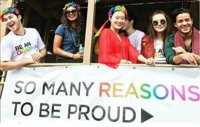VÍDEO: Los protagonistas de Por 13 Razones (13 Reasons Why) apoyan la marcha del Orgullo Gay