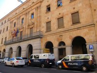 Familiares y amigos de la víctima intentan agredir al acusado del asesinato del Paseo de la Estación en Salamanca