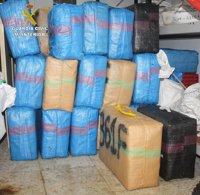 Desarticulada una red de narcotraficantes con seis detenidos en Tarifa y 2.400 kilos hachís incautados