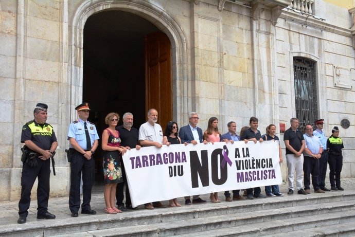 Minuto de silencio en Tarragona por el último caso de violencia machista