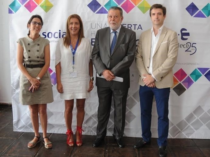 Blanco (centro) en la inauguración del encuentro