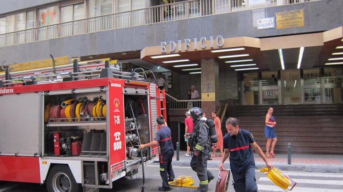 Bomberos en la Calle San Clemente