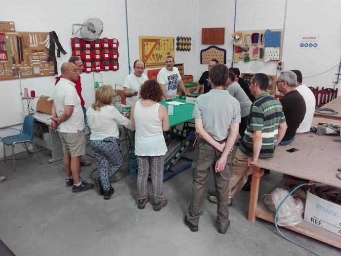 La Escuela de la Madera forma a profesores en técnicas de tapizado