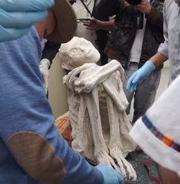 Hallan una momia de un ser no humano en Perú