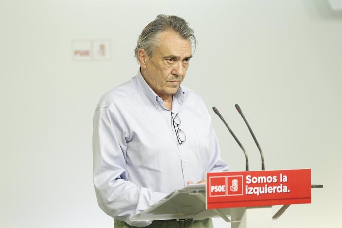 Rueda de prensa del secretario de Economía y Empleo del PSOE, Manuel Escudero