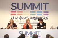 Carmena destaca la "importancia de la sexualidad en la integridad" del ser humano