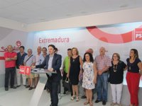 La precandidatura de Enrique Pérez defiende que el secretario general del PSOE extremeño no sea el candidato a la Junta