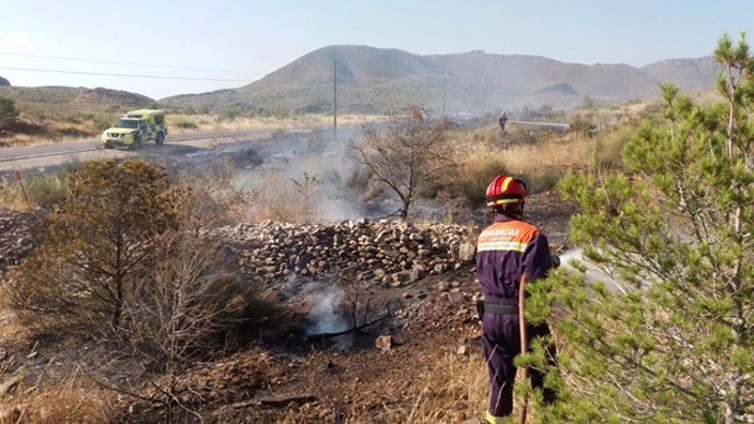 Protección Civil Puerto Lumbreras realizando su labor en el incendio