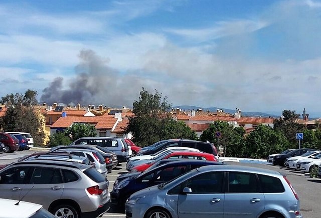 Incendio cerca de una barriada en Algeciras