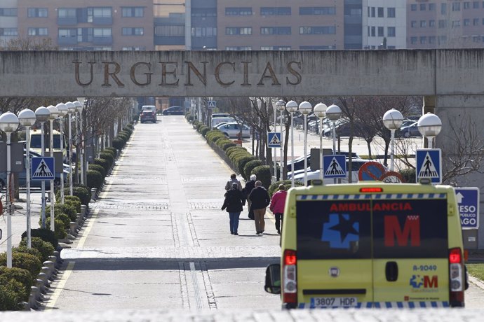 Cartel de Urgencias, ambulancia, ambulancias del SUMMA 112