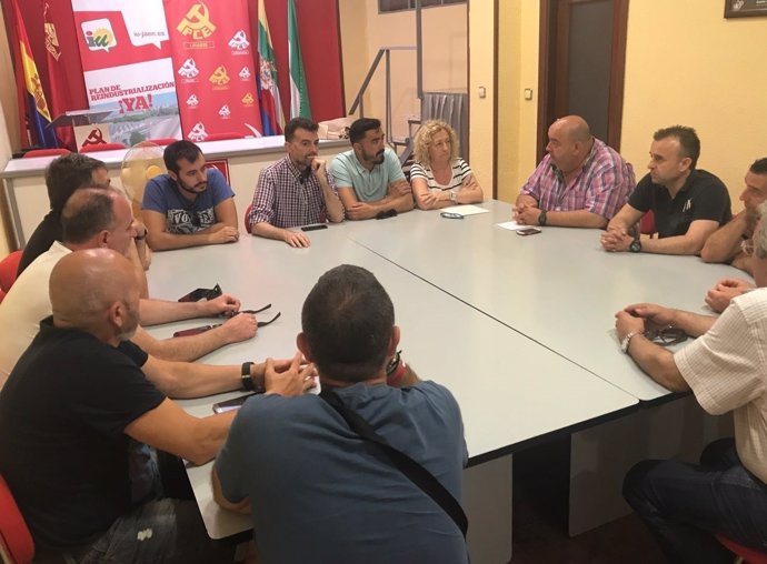 Reunión de Maíllo con trabajadores de Aeroepoxy Composites Andalucía.