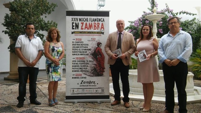 Antonio Ruiz (centro) en la presentación de la XXIV Noche Flamenca de Zambra
