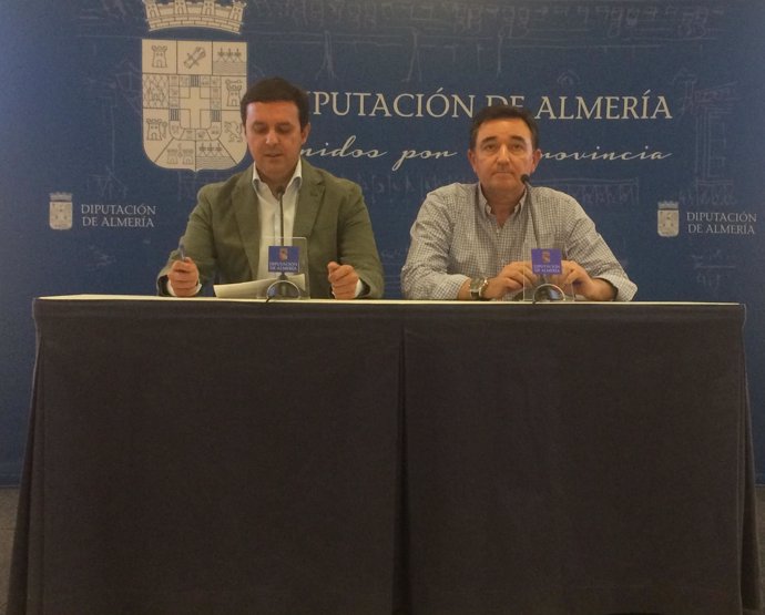 Javier Aureliano García y José Jesús Gázquez han presentado el nuevo grado.