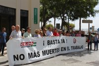 Sindicatos se concentran tras el accidente laboral y piden "control" para un entorno sin riesgo para la salud