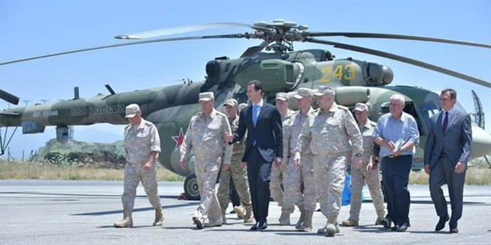 Bashar al Assad visita una base rusa