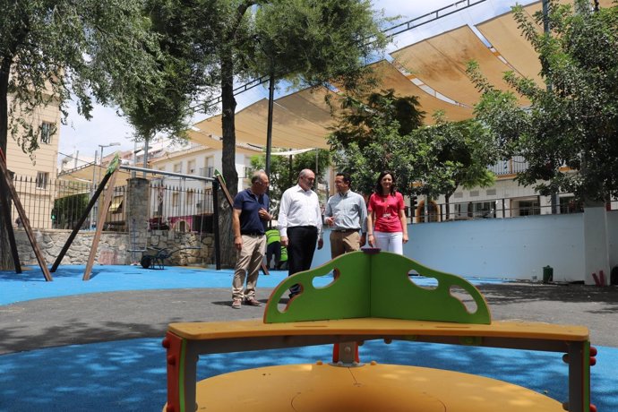 Crespín (dcha.), junto a Rojano y Fernández, en el parque infantil