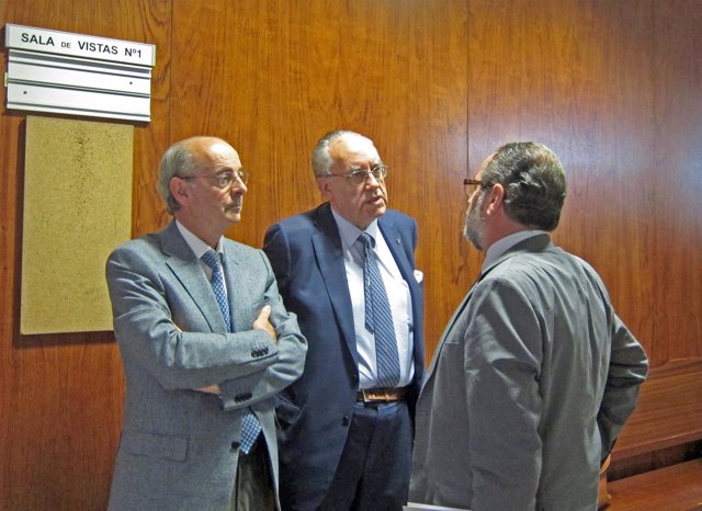 Luis Alberto Samaniego (izda) durante una testifical.                