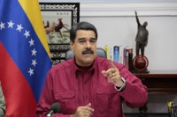Maduro advierte que Venezuela sería "liberada con armas" si es sumida en la violencia