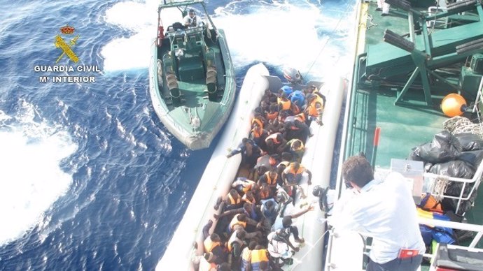 Inmigrantes rescatados en el Mediterráneo central