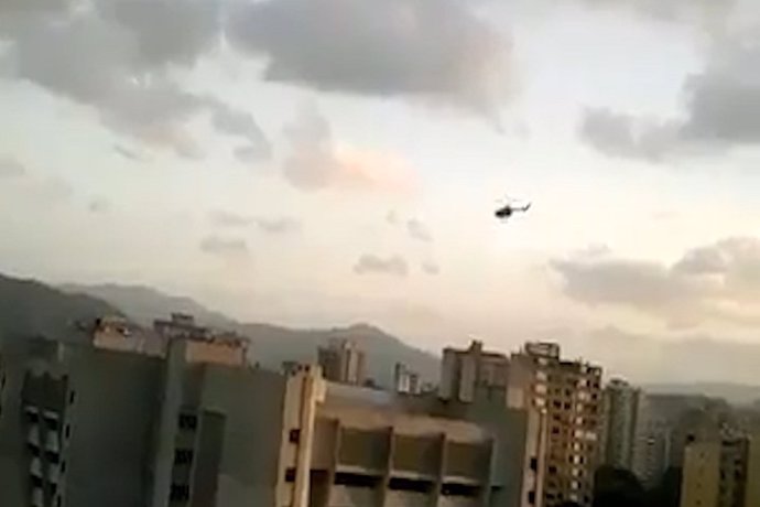 Maduro denuncia el "ataque terrorista" de un helicóptero