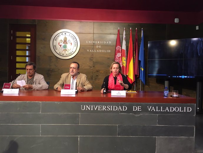 Valladolid.- Villalobos, Lopez y Muriel, en la firma del convenio