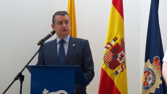 Sanz en la toma de posesión del comisario de Algeciras