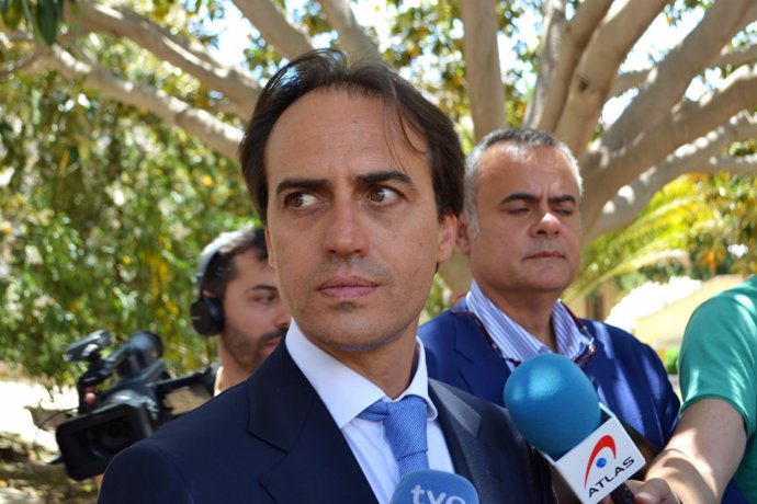 El diputado Álvaro Gijón y su abogado José Ramón Orta