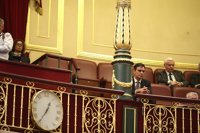 Pedro Sánchez reconoce sentirse "raro" regresando al Congreso sin escaño