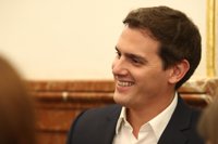 Albert Rivera insta al Gobierno a amparar a los funcionarios de Cataluña que quieren cumplir la ley