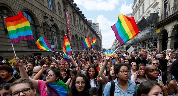 Desfile del orgullo gay en París