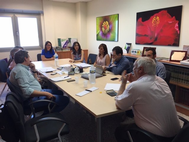 La diputada Carmen Belén López, reunida con 'Semilleros Laymund'.