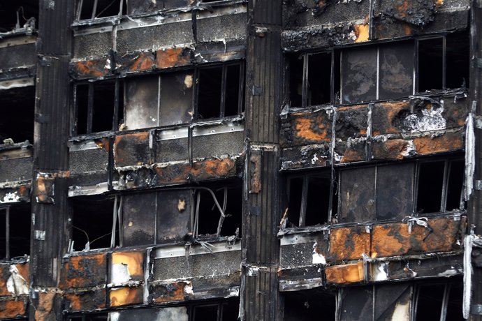 Daños na Torre Grenfell de Londres