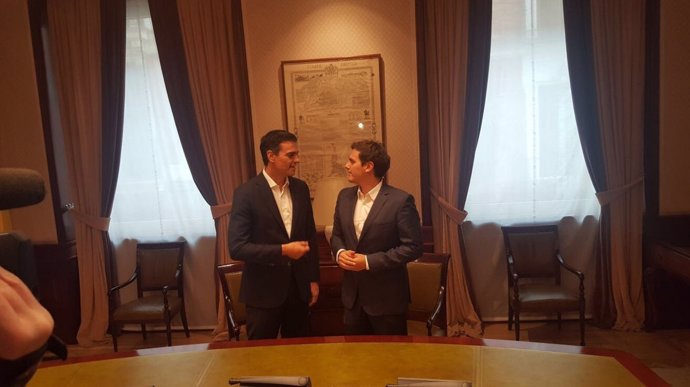 Pedro Sánchez es reuneix amb Albert Rivera 