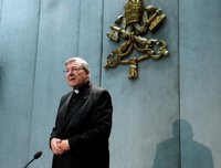 Imputan al cardenal George Pell por presuntos abusos y el Papa le concede una excedencia para ir a juicio