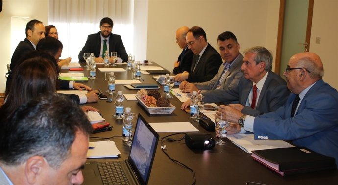 López Miras preside la reunión del Patronato de la Fundación Teatro Romano