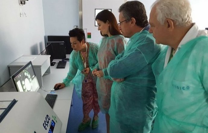 La consellera ha visitado el departamento junto al jefe y el gerente del General