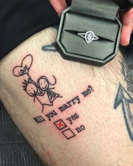 Tatuaje de proposición de matrimonio