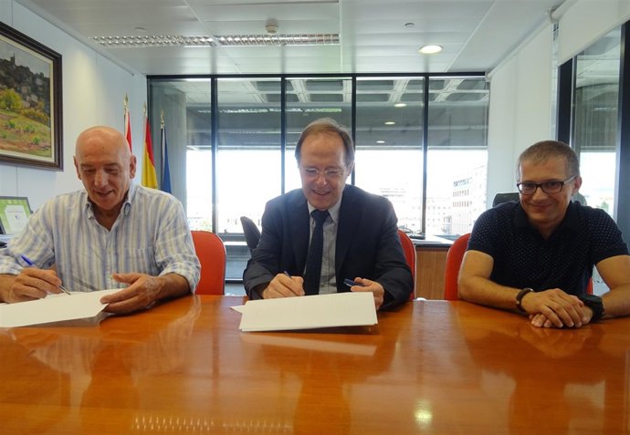 José Luis Herrera y Luis Gabilondo firman el convenio                 