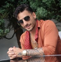Maluma publica una foto en su Instagram y sus fans le acribillan ¡Por tener los pies feos!