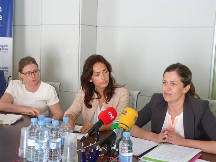 Siete menores extranjeros