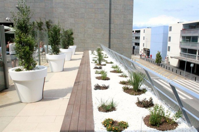 L'Aeroport de Girona renova la seva terrassa central
