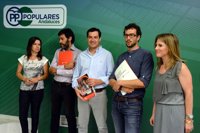 Moreno aboga por una estrategia de inclusión social para acabar con la pobreza en Andalucía