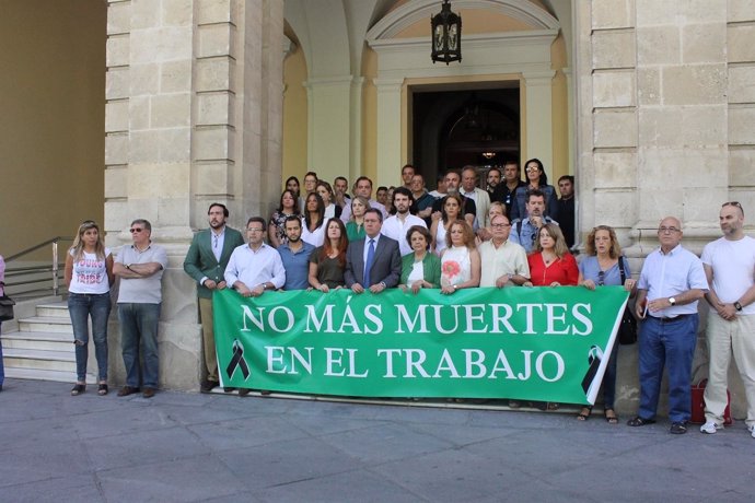 Minuto de silencio en el Ayuntamiento.