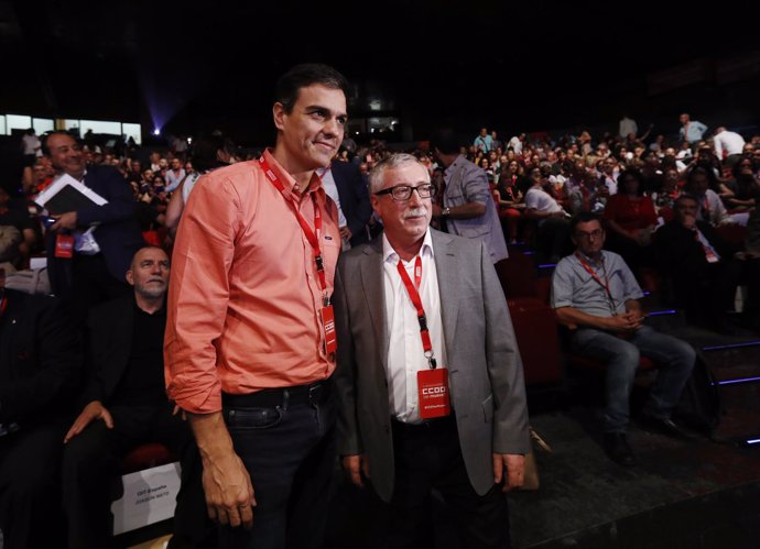 Pedro Sánchez e Ignacio Fernández Toxo en el Congreso de CCOO