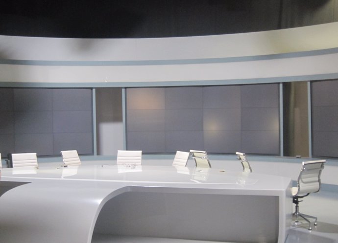 Imatge d'un dels estudis de Canal 9 buit després del tancament de RTVV