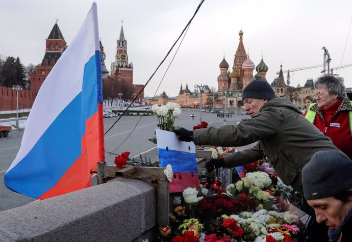 Miles de personas en Moscú para conmemorar el asesinato de Boris Nemtsov