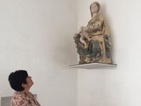 La Diputación de Álava entrega tres esculturas restauradas a la Iglesia de Galarreta 