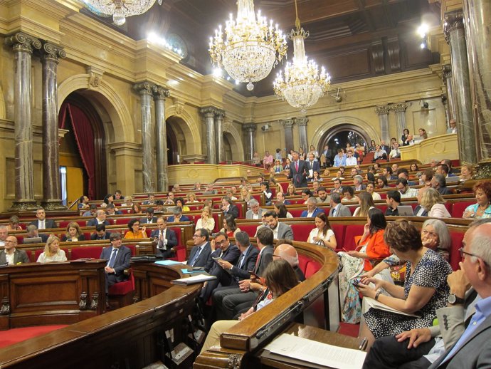 Pleno en el Parlament                               