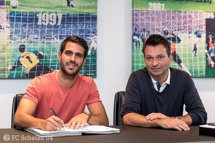 Pablo Insua firma su acuerdo con el Schalke 04