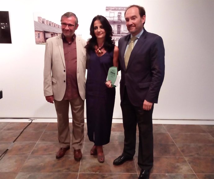 Ana Vives recibe el Premio Huelva de Periodismo